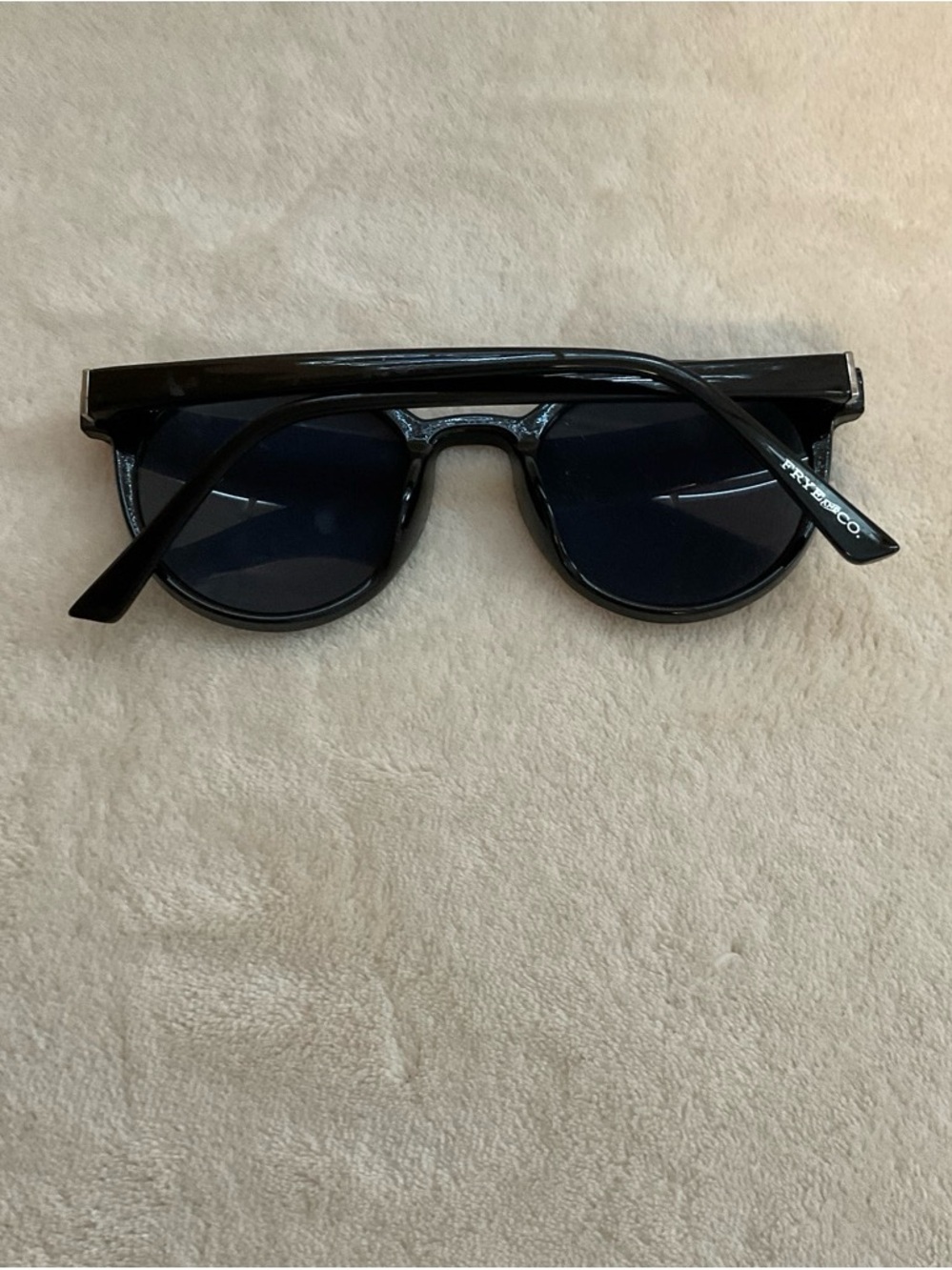 FRYE AND CO. Black Round Women’s Sunglasses - Picture 3 of 4